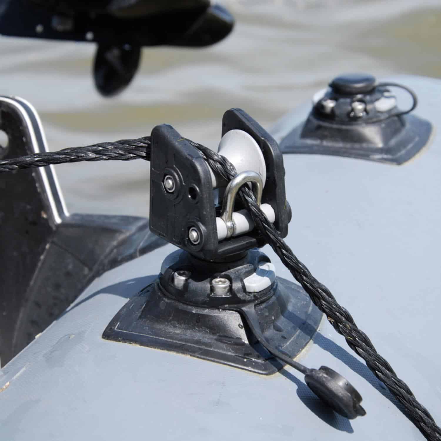 Borika FASTen Anchor Roller with Guide Ring Black - Image 2