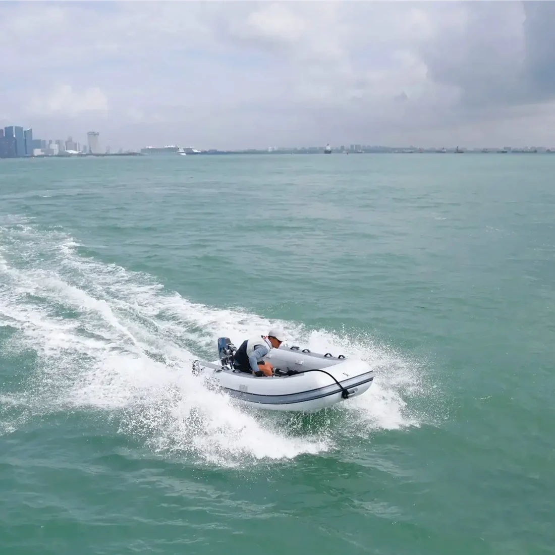 Momentum M-10 Electric Outboard with Battery Package - Image 7